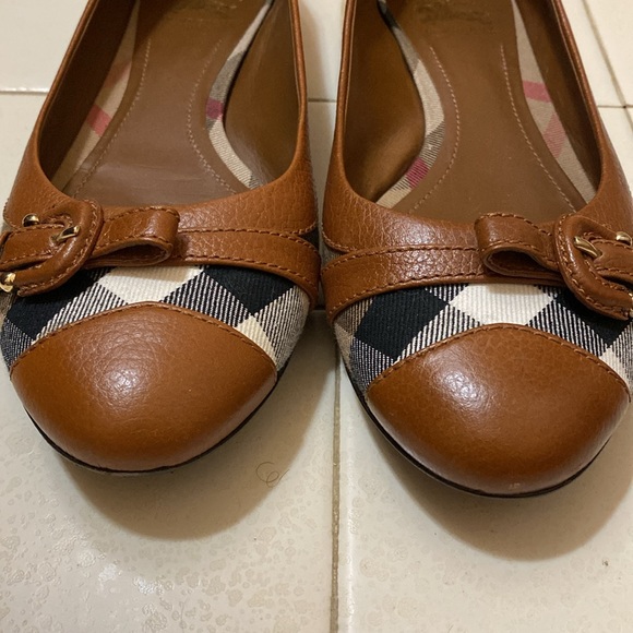 Authentic Burberry check print flats - Picture 3 of 7